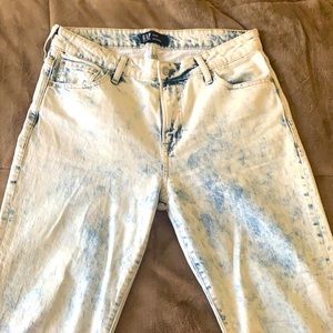 Boyfriend white-wash Gap Jeans